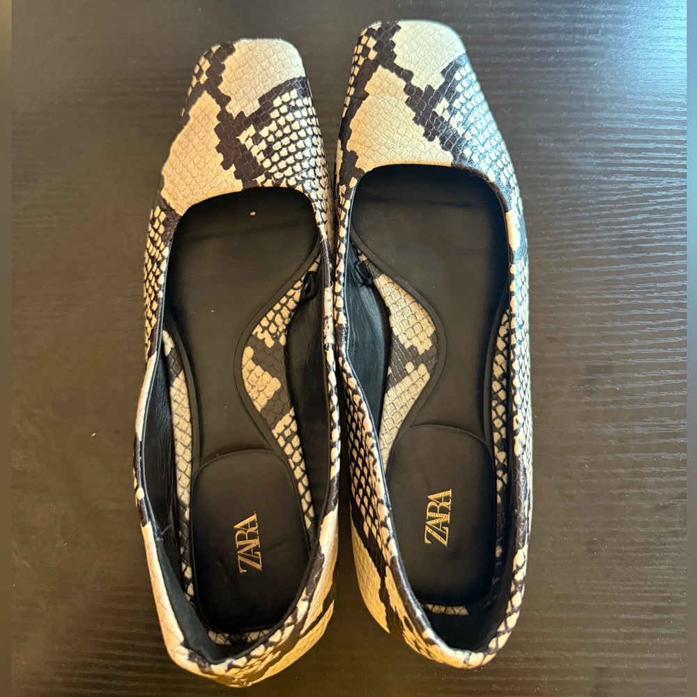 Zara Black and Cream Snake sprint Flats